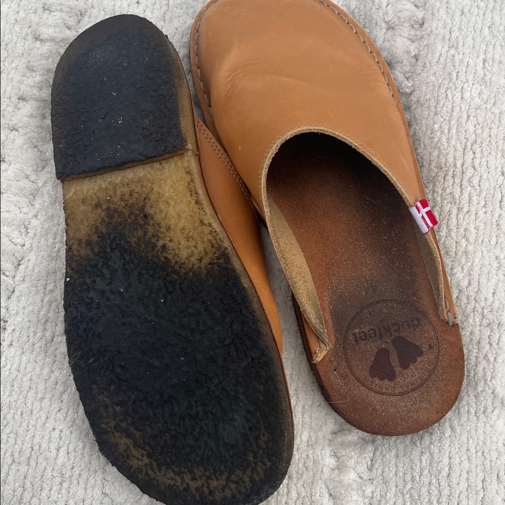 Duckfeet Blavand Leather Clog - Picture 7 of 7